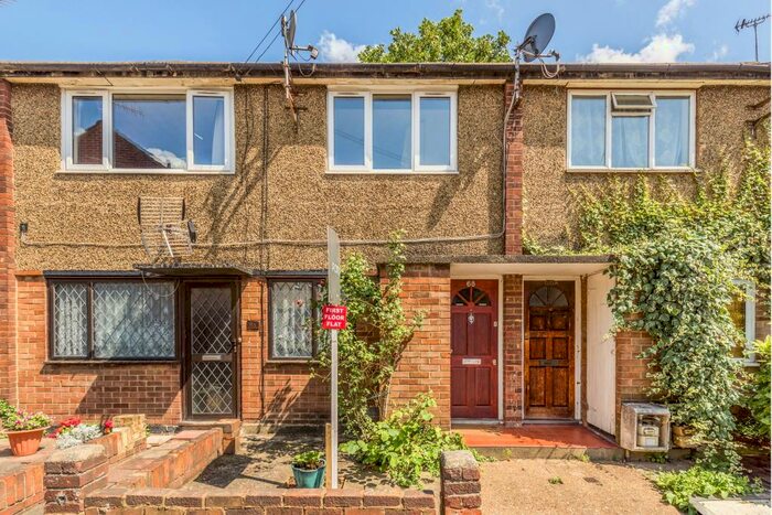 2 Bedroom Maisonette To Rent In Maryland Square, E15