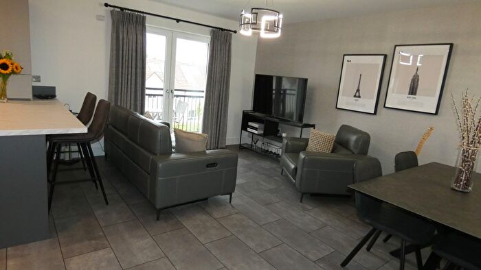 2 Bedroom Flat For Sale In Ferniesyde Court, Falkirk, FK2