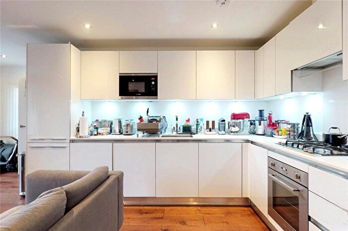 2 Bedroom Apartment To Rent In Blair Street, London, E14