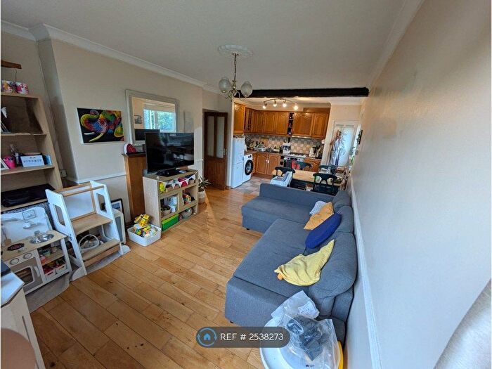 2 Bedroom Flat To Rent In Strathdon Drive, London, SW17