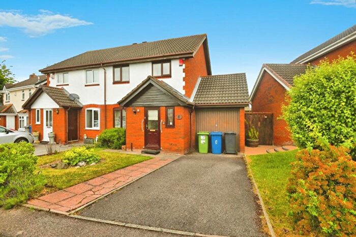 3 Bedroom Semi-Detached House For Sale In Lindisfarne, Glascote, Tamworth, B77