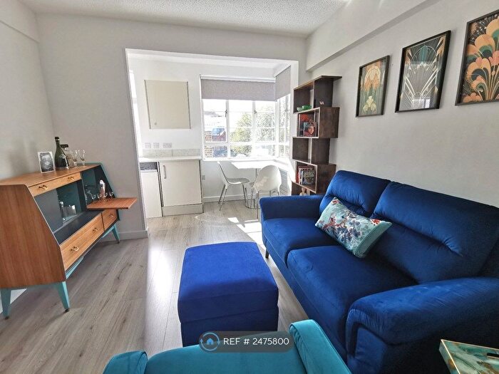 1 Bedroom Flat To Rent In Shepherds Bush Green, London, W12