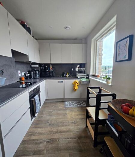 2 Bedroom Flat To Rent In Meadowview Close, Harrow, HA1