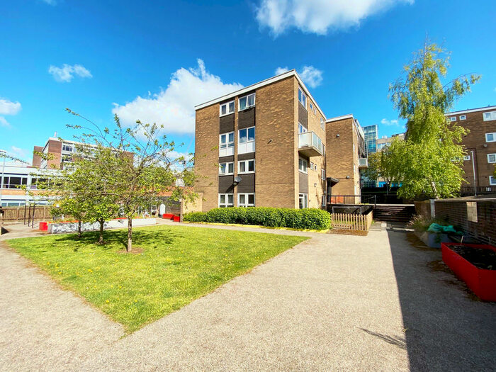 4 Bedroom Apartment To Rent In Marlborough Grange, Leeds, West Yorkshire., LS1