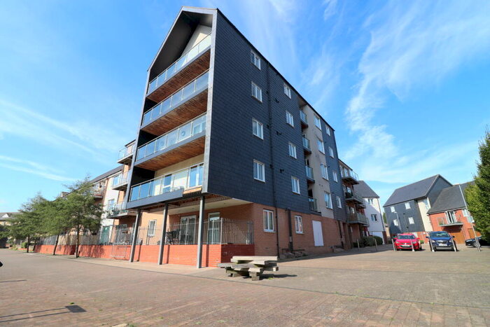 2 Bedroom Flat To Rent In Cressy Quay, Chelmsford, CM2