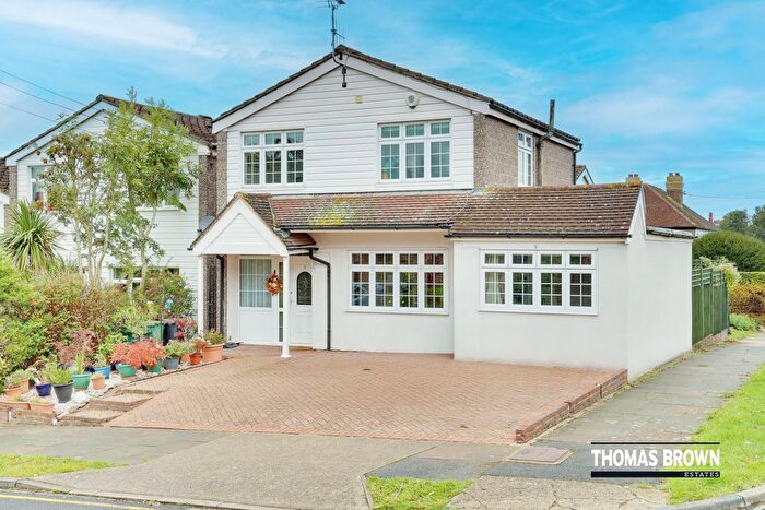 4 Bedroom Detached House For Sale In Albert Road, Chelsfield, BR6