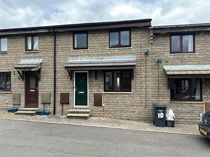 3 Bedroom Property To Rent In Highley Park, Clifton, Brighouse, HD6