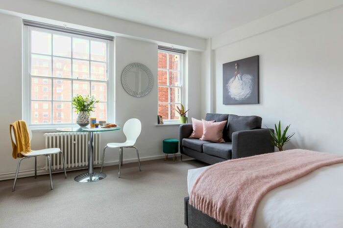 Studio To Rent In Dolphin Square, London, SW1V