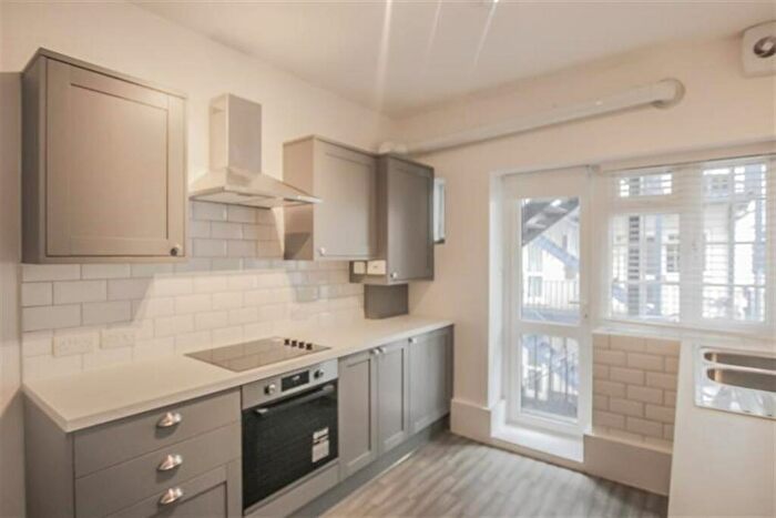 2 Bedroom Flat To Rent In Burnham Court, Brent Street, Hendon, NW4