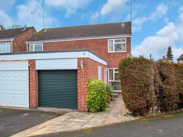 3 Bedroom Semi-Detached House For Sale In Station Road, Chiseldon, Swindon SN4