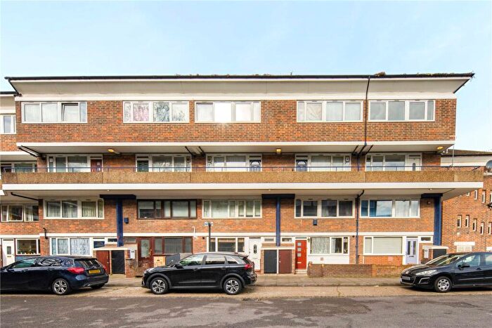 3 Bedroom Maisonette To Rent In Payne Street, Deptford, London, SE8