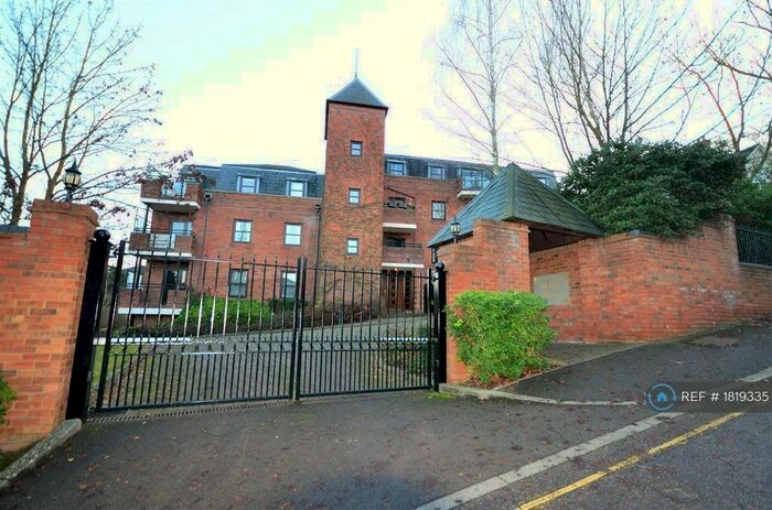 2 Bedroom Flat To Rent In Lychgate Manor, Harrow, HA1