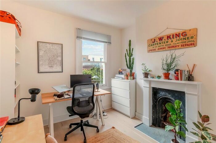 2 Bedroom Flat For Sale In Bawdale Road, East Dulwich, London, SE22