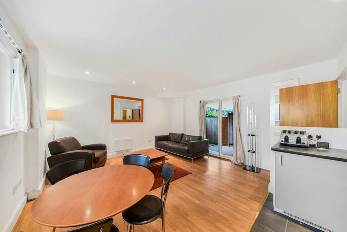 1 Bedroom Flat To Rent In Axis Court, Tempus Wharf, Shad Thames, SE16