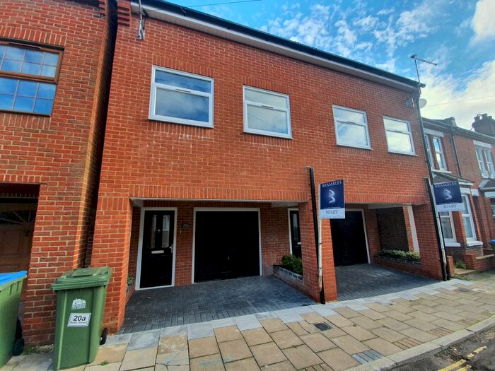 3 Bedroom Town House To Rent In Bath Street, Southampton, SO14