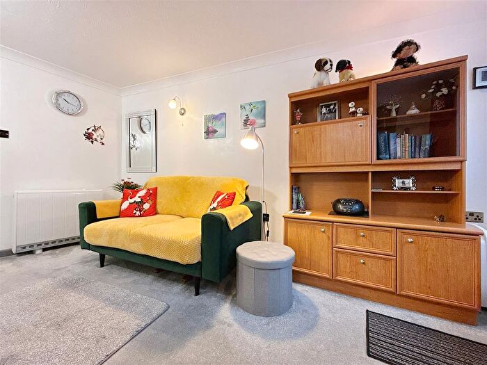 1 Bedroom Flat For Sale In Bolton Street, Brixham, TQ5