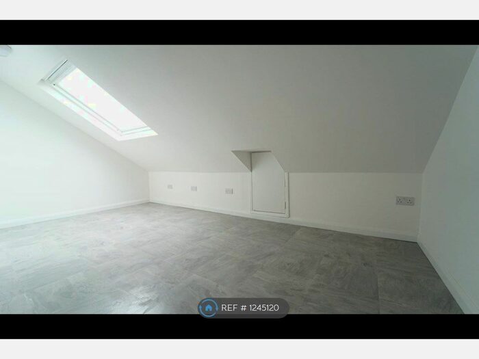 Studio To Rent In Lynton Avenue, London W13