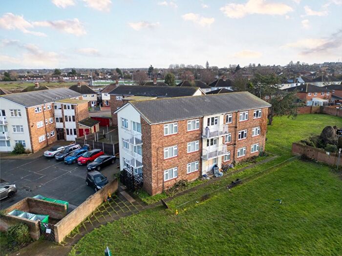 2 Bedroom Flat For Sale In Lewis Court, Snelling Avenue, Northfleet, Gravesend, Kent, DA11