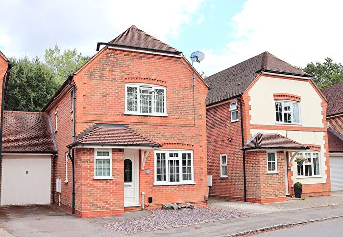 3 Bedroom Detached House For Sale In Ruth Close, Farnborough, GU14
