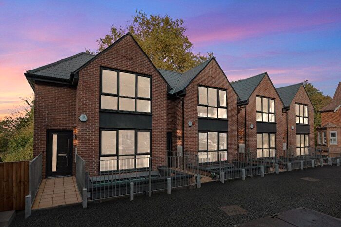 3 Bedroom End Terrace House For Sale In Godalming, Surrey, GU7