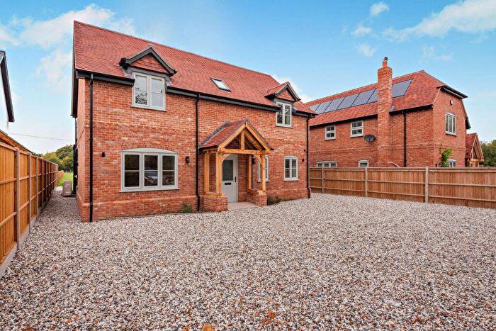 4 Bedroom Detached House For Sale In Silchester Road, Little London, Tadley, Hampshire, RG26