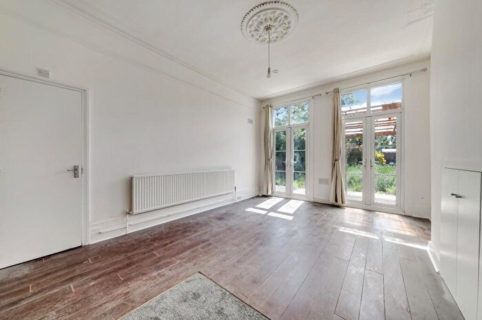 Studio To Rent In Inchmery Road, London, SE6