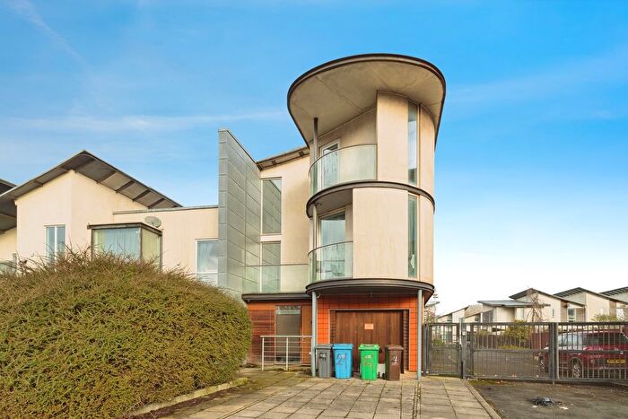 3 Bedroom Town House For Sale In Wren Way, Mancheter, Lancashire, M11