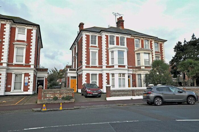 2 Bedroom Flat To Rent In College Road, Eastbourne, BN21