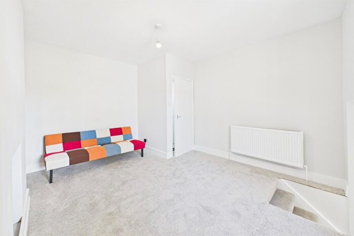 2 Bedroom Flat To Rent In Lambeth, London, SE5