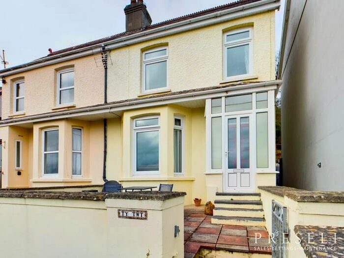 3 Bedroom Semi-Detached House To Rent In Glanymor Road, Goodwick, SA64