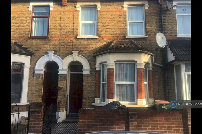 2 Bedroom Terraced House To Rent In Lichfield Road, London, E6