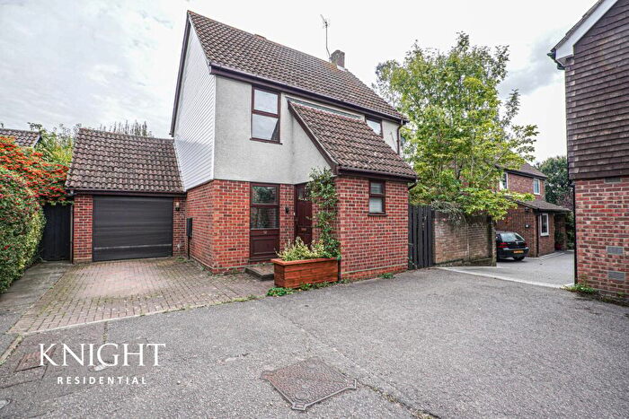 3 Bedroom Detached House For Sale In Bluebell Way, Colchester, CO4