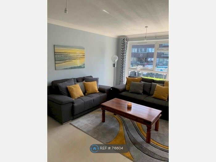 2 Bedroom Flat To Rent In Byron Court, New Barnet, Barnet EN5