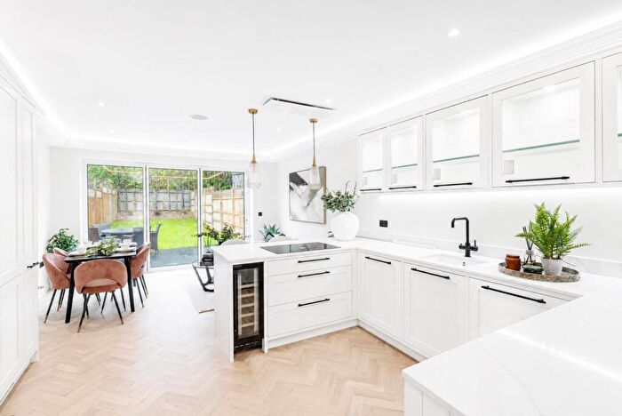 4 Bedroom House For Sale In Hollymeoak Road, Chipstead, CR5