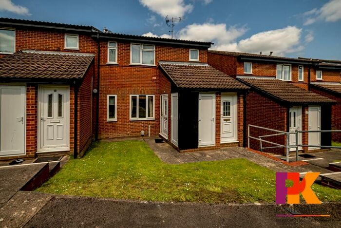 Flat To Rent In Bevelwood Gardens, High Wycombe, HP12