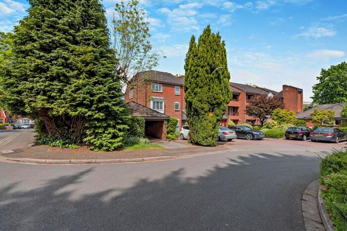 3 Bedroom Flat To Rent In Falcon Close, Northwood, HA6