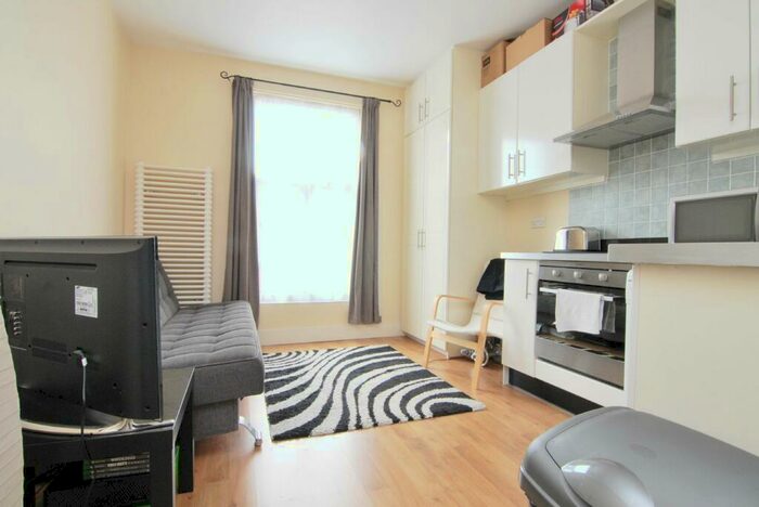 Studio To Rent In St Anns Road, Harringay, London, N15