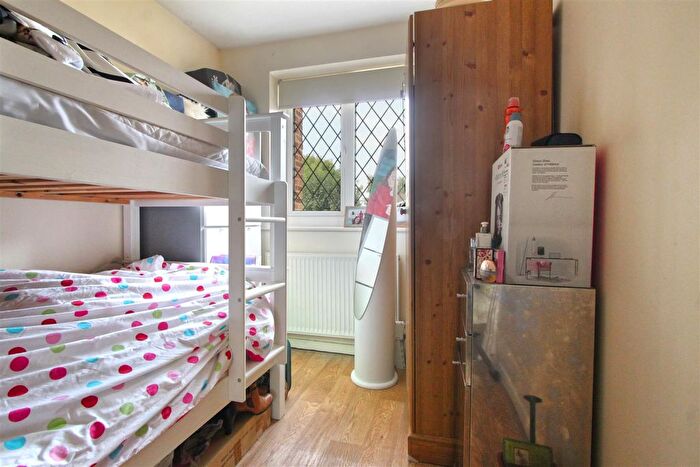 2 Bedroom Terraced House For Sale In Broomfield Avenue, Broxbourne, EN10