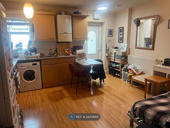 1 Bedroom Flat To Rent In Green Lanes, London, N4