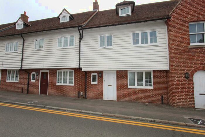 2 Bedroom Maisonette To Rent In Crown Road, Sittingbourne, ME10