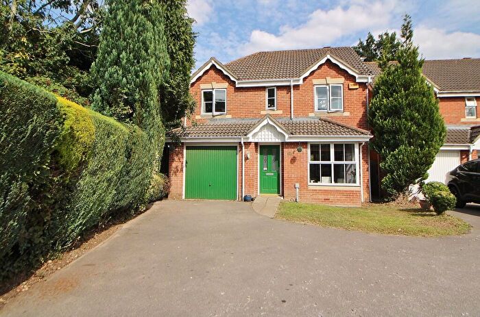 4 Bedroom Detached House For Sale In Wagtail Road, Horndean, PO8