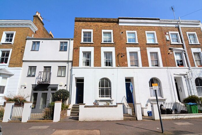 1 Bedroom Flat To Rent In Arragon Road, Twickenham, TW1