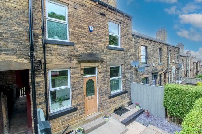 2 Bedroom Terraced House To Rent In Newsome Road, Huddersfield, HD4