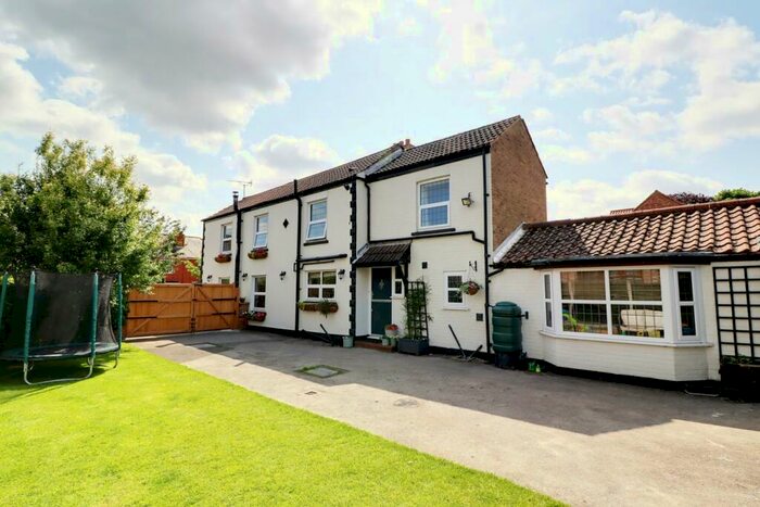 4 Bedroom Detached House For Sale In Low Street, Haxey, DN9