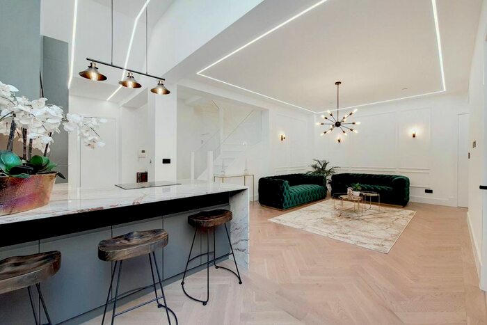 2 Bedroom Flat To Rent In Elystan Place, Chelsea, London, SW3