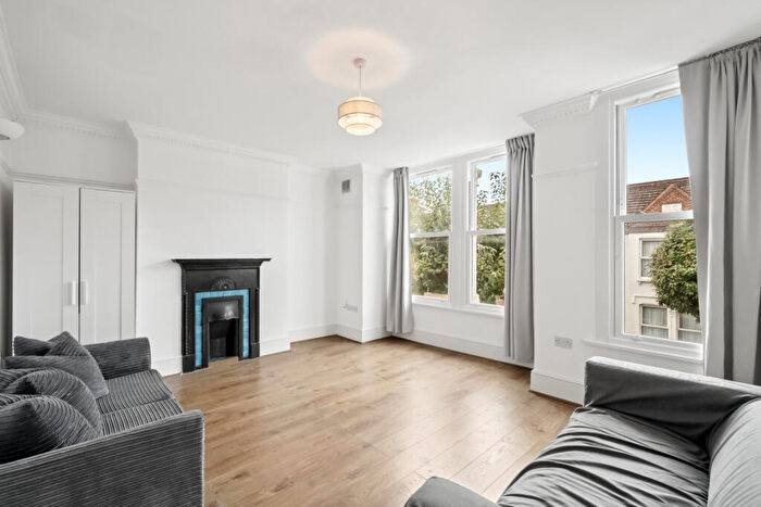 3 Bedroom Apartment For Sale In Gaskarth Road, SW12