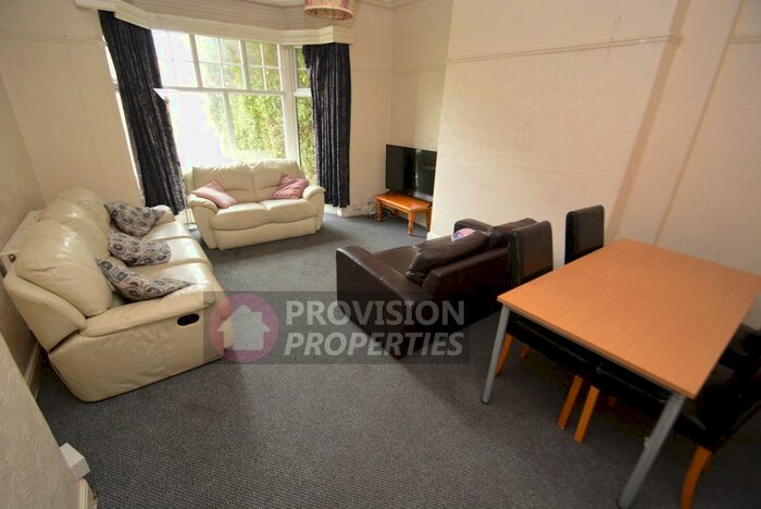 10 Bedroom Terraced House To Rent In Kirkstall Lane, Leeds, LS6