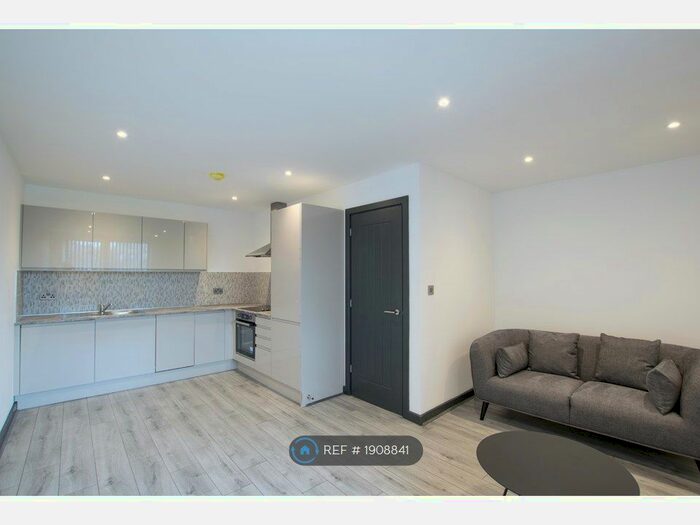 1 Bedroom Flat To Rent In Trinity Apartments, Leeds, LS13