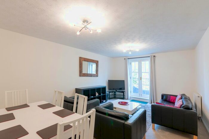 2 Bedroom Flat To Rent In Huntingdon Place, Edinburgh, EH7