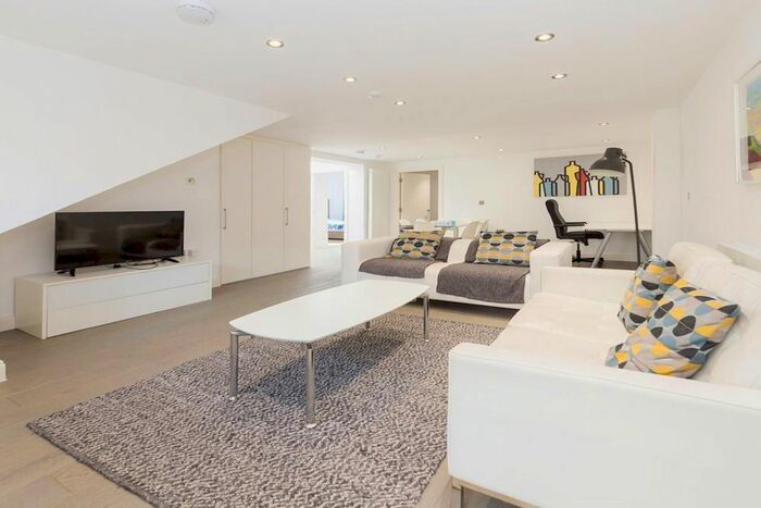 2 Bedroom Flat To Rent In Newburgh Road, London, W3